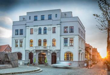 Ertragsstarkes Stadtobjekt mit Praxen, Büros, Bäckerei, Café & Penthouse - Neuaufbau 2014