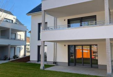 Familienparadies mit 70 m² Garten in Altweil - 4-Zimmer Neubau-Wohnung mit TG-Stellplatz