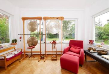 8-Zi.-Haus mit Einliegerwohnung + 237 m² Wfl. + 1.200 m² Grundstück mit Bauoption + Bezugsfrei