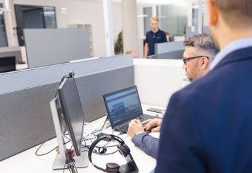 Moderne Bürofläche: 1 Büroraum + 8-Pers. Besprechungsraum, flexibel