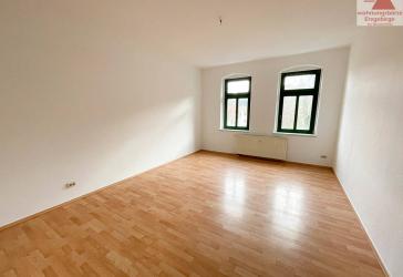 2-Raum-Dachgeschosswohnung mit Einbauküche im Herzen von Aue