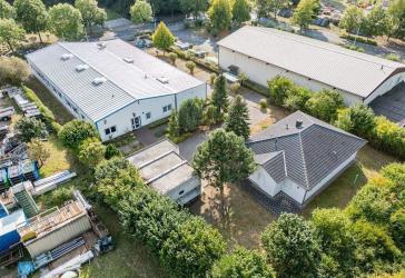 vielseitiges Gewerbeanwesen mit moderner Produktionshalle und charmantem Einfamilienhaus