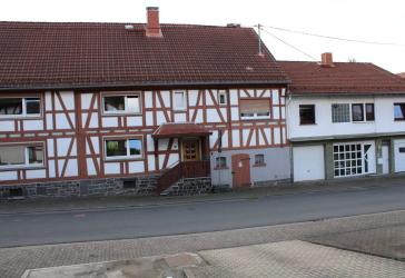 ZWEI Doppelhaushälften zu verkaufen - sofort bezugsbereit mit großem Erweiterungspotenzial!