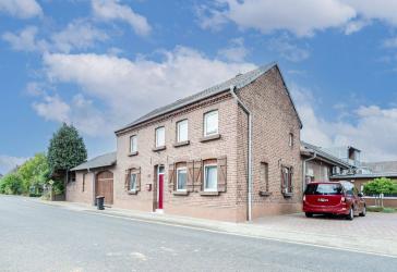 Großzügiges Wohnhaus mit Einliegerwohnung in zentraler Lage von Heinsberg-Unterbruch!
