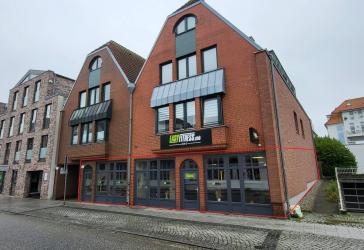 Freies Ladengeschäft/Praxis (ca. 212 m²) mit PKW-Stellplätzen im Zentrum von Travemünde