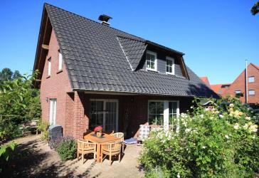 Sehr schönes Einfamilienhaus mit bester Ausstattung auf zauberhaftem Südwestgarten
