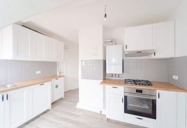 Im Herzen Lübecks: Altbau-Charme & Atelier-Flair, 4-Z-DG mit neuer EBK