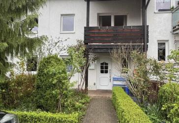 Charmantes Reihenhaus mit Garten in 08280 Aue + Garagen