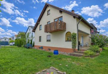 Wohnen auf zwei Etagen mit großzügigen Garten