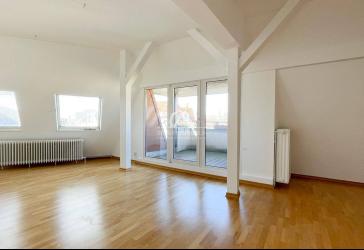 AUGEBAUTE DACHGESCHOSSWOHNUNG MIT BALKON | PROVISIONSFREI