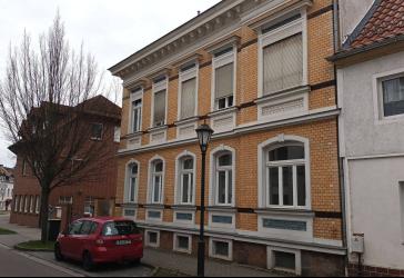 schöne 2- Zimmer-Maisonettenwohnung, Bad mit Dusche und Wanne