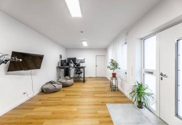 HEGERICH: Wohnen oder investieren: Sanierte 2-Zimmer-Wohnung in gefragter Nordlage Nürnbergs