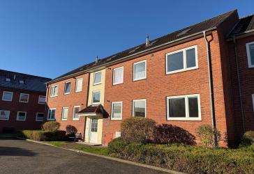 Büsum: Schicke zentrumsnahe Hochparterre-Wohnung mit Westbalkon