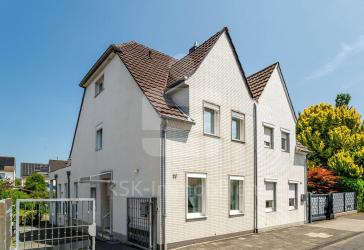 Schöne Doppelhaushälfte mit tollem Grundstück in Troisdorf Sieglar!
