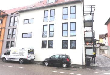 Moderne 3-Zi-Whg, EBK, EG, barrierefrei, Terrasse, Aufzug, Garage