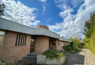 Architektonisches Unikat - Großzügiges Atriumhaus mit offener Bauweise und privaten Garten