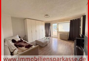 Zentral und vermietet: Wohnung im denkmalgeschützen Mehrfamilienhaus!