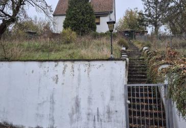 PREISRUTSCH um 60.000 - Hang-Grundstück (611 m²) mit Haus in Langenzenn