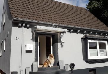Einzugsfertiges, modernisiertes Einfamilienhaus mit Stellplatz & Ladestation im Stadtkern