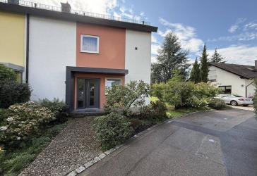 Provisionsfreies Dreifamilienhaus mit attraktiven Extras
