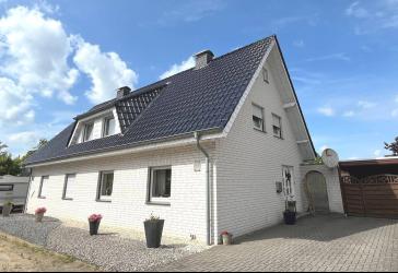 Einfamilienhaus mit Einliegerwohnung & weiterem Baupotential