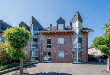 Helle Dachgeschosswohnung mit Wohlfühlfaktor - 3 Zimmer & Balkon in ruhiger Lage