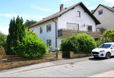 Neuer Preis! Hier lässt es sich gut leben. Geräumiges EFH mit Garten in Rödental - Einberg