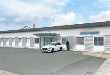 Großzügiges Bürogebäude mit optimaler Lage direkt an der B470!