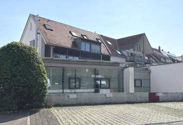 Gepflegtes Wohn-/Geschäftshaus in zentraler Lage in S-Stammheim!