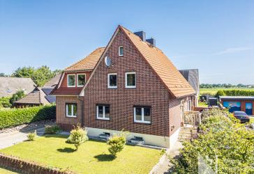 Großes Zweifamilienhaus mit vielen Optionen in Wittorf
