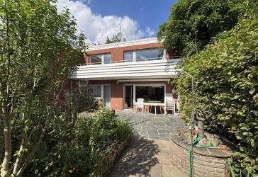 Viel Platz, Keller, Balkon und Garage