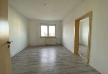 Familienfreundliche 4-Raum-Wohnung mit Balkon und Wanne