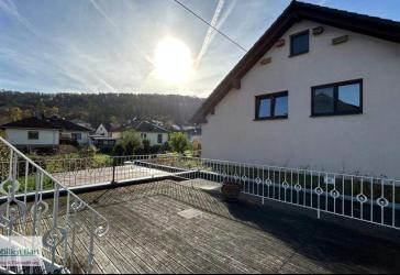 PERL: 95 M² RENOVIERTE WOHNUNG IN SEHR GUTER WOHNLAGE + GRO?ER BALKON!
