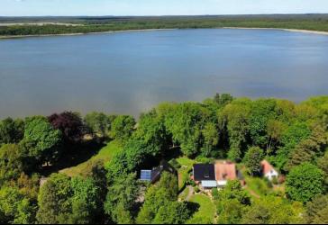 Idyllisches Kleinod mitten im Naturpark am See - Traumhaftes Parkanwesen mit Einfamilien- & Gästehaus, exklusiver Ausstattung, eigenem Seezugang und B