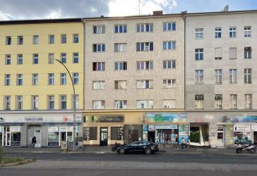 Vorder- und Hinterhaus, 29 Einheiten, Stellplätze, hervorragende Kapitalanlage.