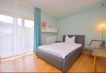 Modern möbliertes WG-Zimmer mit Balkon in Böblingen