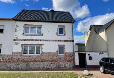 Einfamilienhaus mit Nebengelass zum Fertigbauen in Breitenhagen