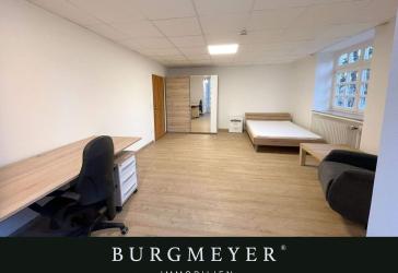 Helles 24 m² Zimmer in zentral gelegener 4er-WG!