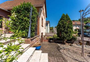 Gepflegtes Einfamilienhaus mit Fernblick in Bundenthal zu verkaufen.