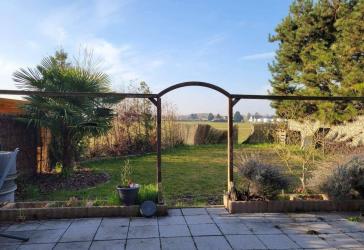 Doppelhaushälfte an Feldrandlage mit Fernsicht