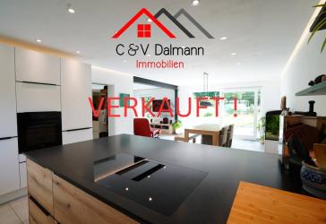 Stilvoll modernisiertes Doppelhaus am Waldrand - sonnig gelegen, mit großem Grundstück, Garage, Stellplatz & Raum für mehr