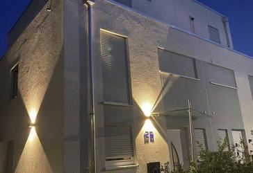 Doppelhaushälfte mit luxuriöser Innenausstattung, vollmöbiliert, bezugsfertig.
