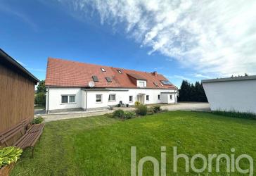 Zwei-Generationen-Wohnen plus Ferienwohnung - ZFH in Lawalde