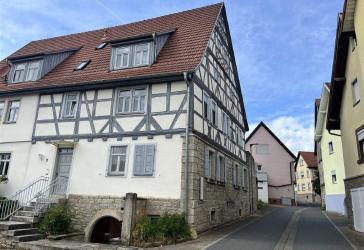 Charmantes Mehrfamiliendoppelhaus mit Geschichte in Grünsfeld - Steuervorteile durch Denkmalschutz & voll vermietet