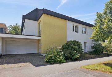 Einfamilienhaus mit Einliegerwohnung in bester Homburger Lage