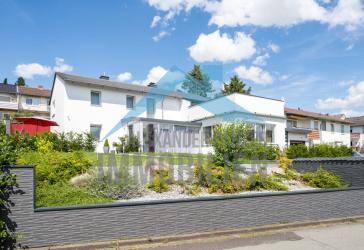 Modernes und großzügiges Einfamilienhaus mit Wintergarten, Dachterrasse und Garage in Ahnatal!