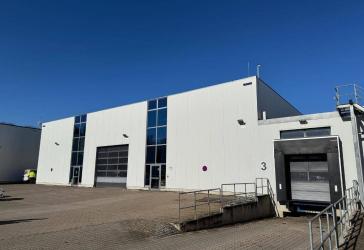 Ab sofort verfügbar: 7.500 m² Hallenflächen - teilbar ab 1.500 m², 24/7 Nutzung, direkt an der A4