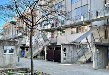 Das Preis-/Leistungsverhältnis stimmt: Gepflegte 2-Zi.Wohnung, 1.OG, schöne Loggia. Nutzen Sie die Chance und vereinbaren Sie einen Besichtungstermin!