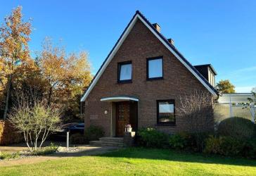 Großzügiges Einfamilienhaus mit schönem Garten, Vollkeller und Garage in Lübeck-St. Jürgen (Nähe Uni)