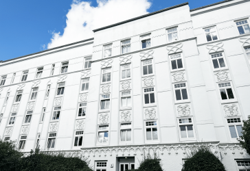 Von Privat: Kernsanierte Altbauwohnung in Eppendorf